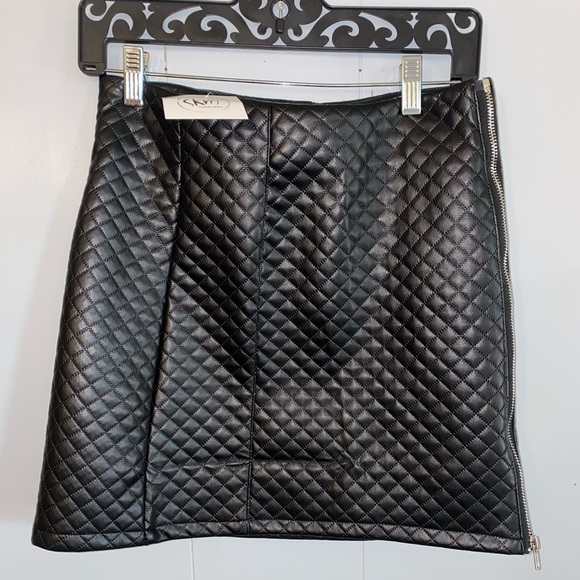 Black leather skirt - Picture 1 of 2